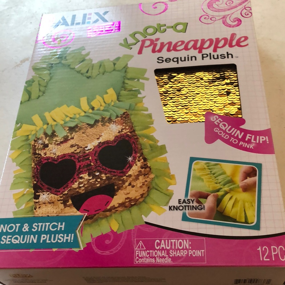 Knot -a pineapple sequin plush